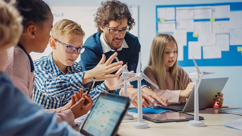 Benefits of Partnering with Connection&rsquo;s Education Experts