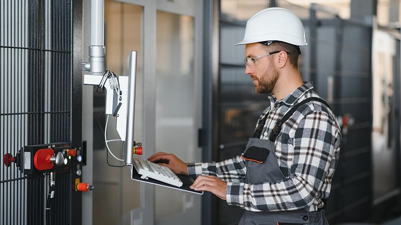 Manufacturing organizations face a range of challenges when deploying and managing edge environments. Download our infographic and discover how Connection can help manufacturers navigate edge computing on the factory floor.